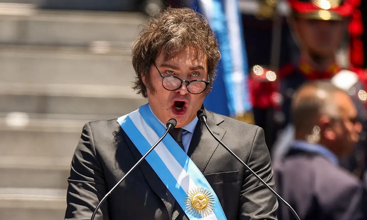 ARGENTINA  ANTES DE MILEI  À  BEIRA DO ABISMO. AGORA,  NO ABISMO