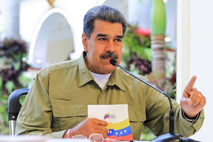 DITADURA  NA VENEZUELA  IMPEDE LÍDER DE OPOSIÇÃO DISPUTAR ELEIÇÃO