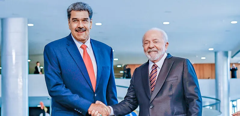 GOVERNO MADURO AGONIZA  NA VÉSPERA DA ELEIÇÃO. NEM CHÁ DE CAMOMILA O SALVARÁ DA DERROTA