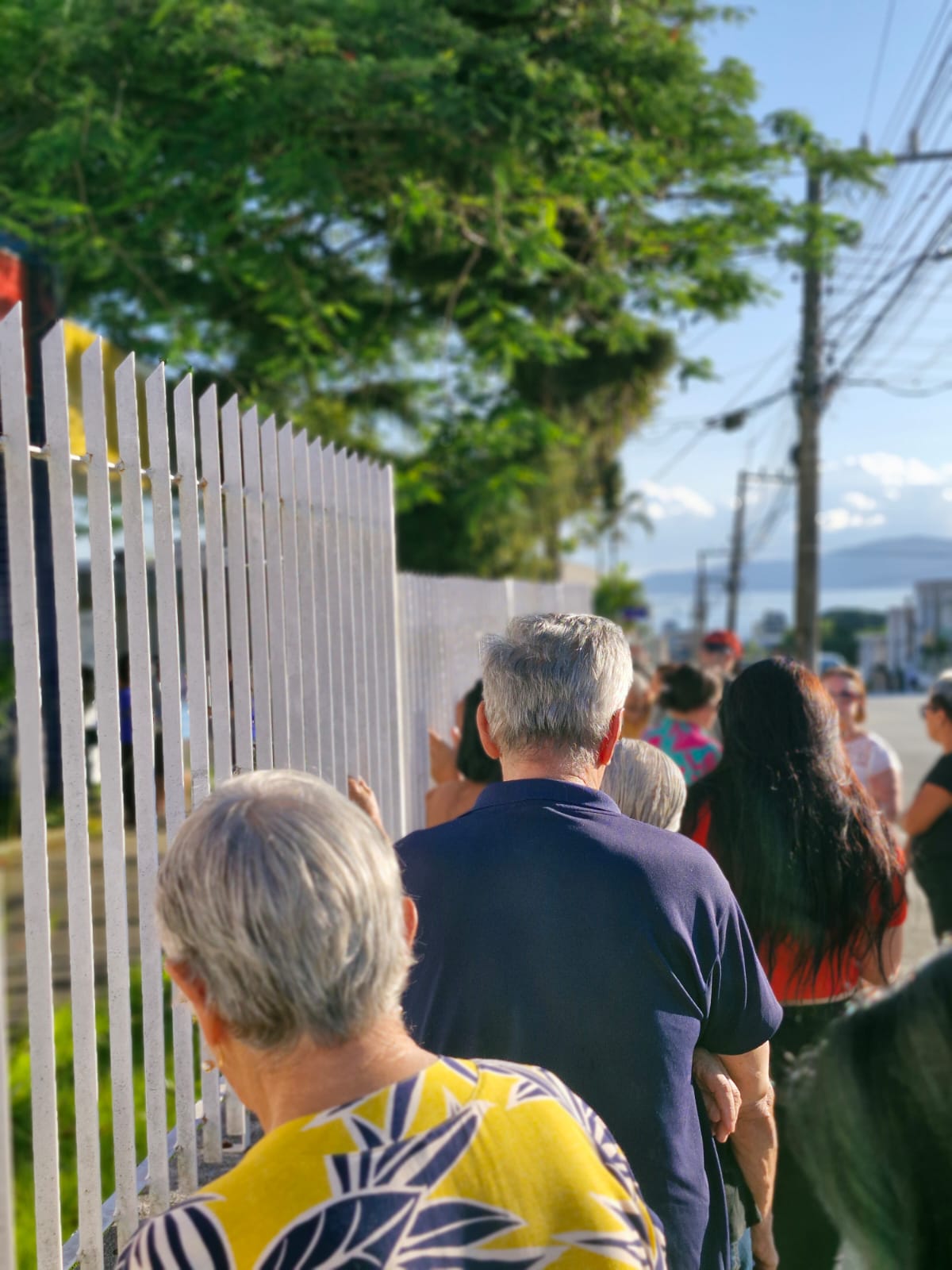FILAS DESDE MADRUGADA PARA ASSEGURAR ATENDIMENTOS EM UPAS DA GRANDE FLORIANÓPOLIS.