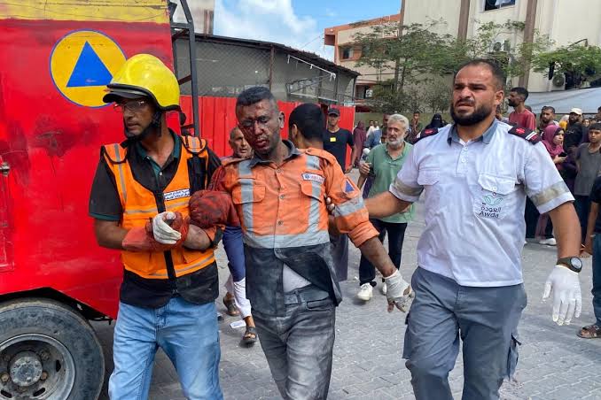 ISRAEL BOMBARDEIA HOSPITAL EM GAZA . MATA 21 PESSOAS ENTRE AS VÍTIMAS ESTÃO MÉDICOS E JORNALISTAS