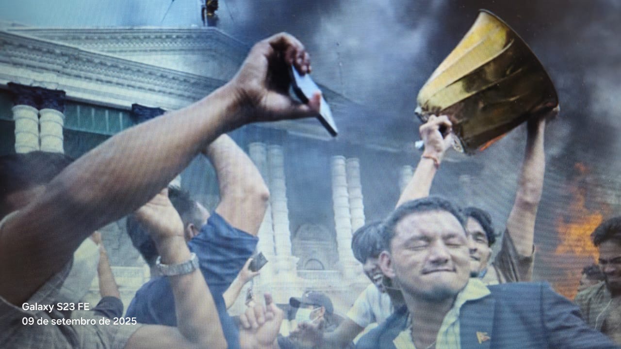 QUEDA DO GOVERNO COMUNISTA NO NEPAL LEVA RENÚNCIA DE KHADGA PRASAD.