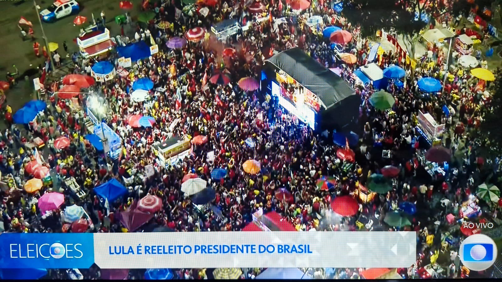 LULA É REELEITO PRESIDENTE DO BRASIL. VENCEU  A DEMOCRACIA  NUMA  ELEIÇÃO HISTÓRICA  NO PAÍS