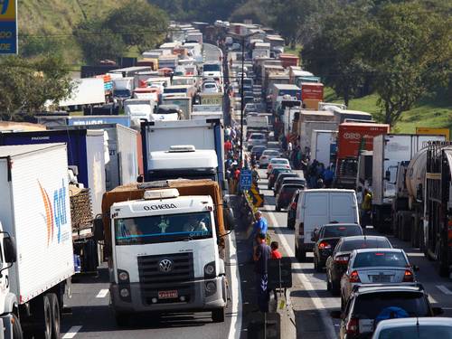 Caminhoneiros em todo o país em greve geral