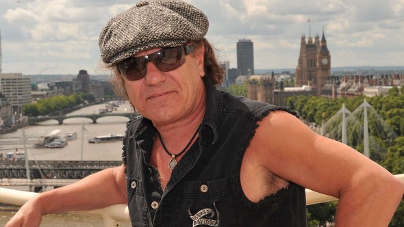 Vocalista da Banda AC/DC adia turnê nos EUA devido à saúde