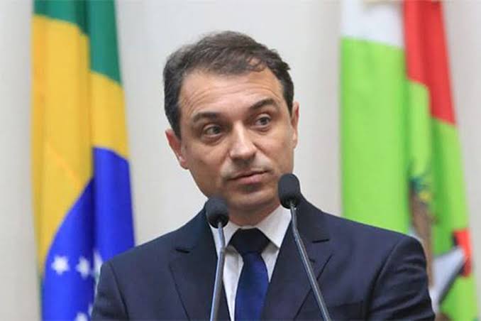 Governador de SC Carlos Moisés (PSL);  sofre avalanche de críticas da classe artística pelas redes sociais. Veja
