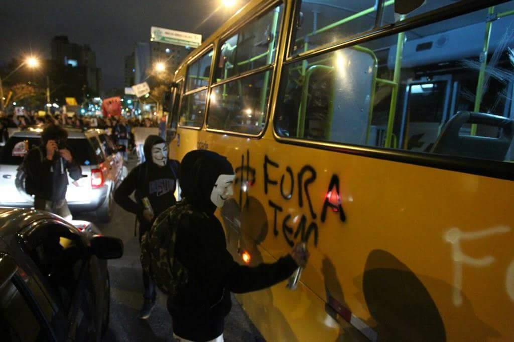 Protestos e mais protestos e a máfia continua no poder