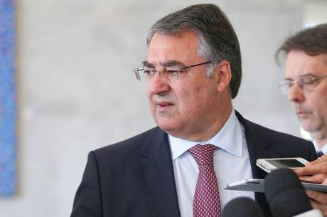 JBS deu em propina R$ 10 milhões ao governador Raimundo Colombo (PSD)