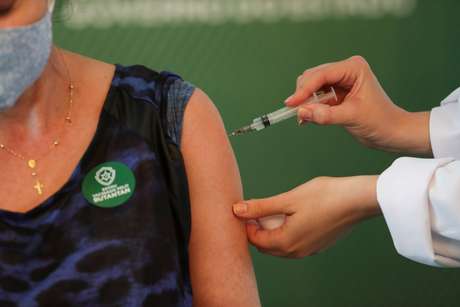 Anvisa autoriza  uso de vacinas da Astrazeneca e da Coronavac contra a Covid-19