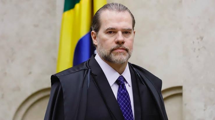 Toffoli (STF), acessa dados financeiros sigilosos do sistema eletrônico da UIF que menciona cerca de 600 mil pessoas e gera crise maior. Senado quer Lava Toga já