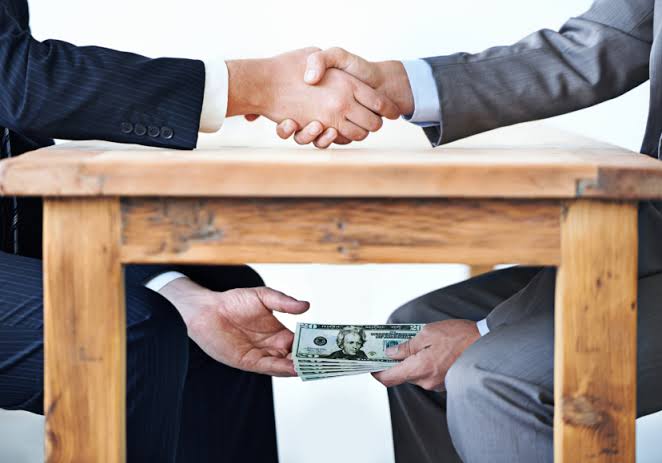COMBATE À CORRUPÇÃO: EUROPA REVELA PREOCUPÇÃO