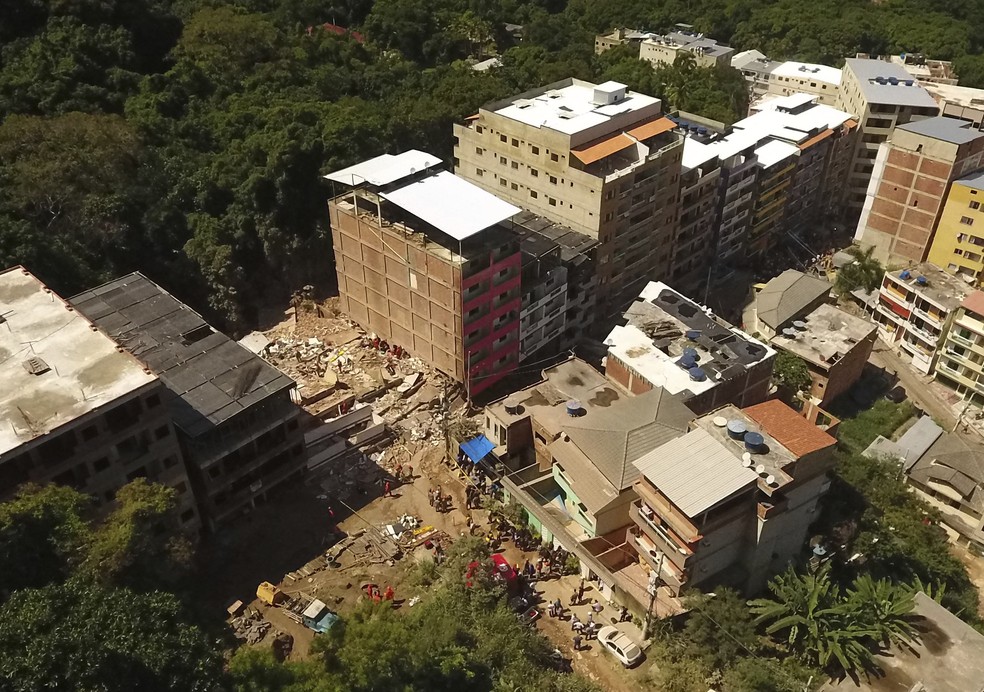 Rio de Janeiro (RJ) sofre tragédia com desabamento de dois prédios