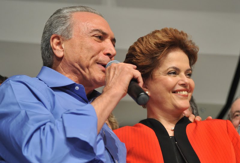 PMDB define manter Temer com Dilma (PT)