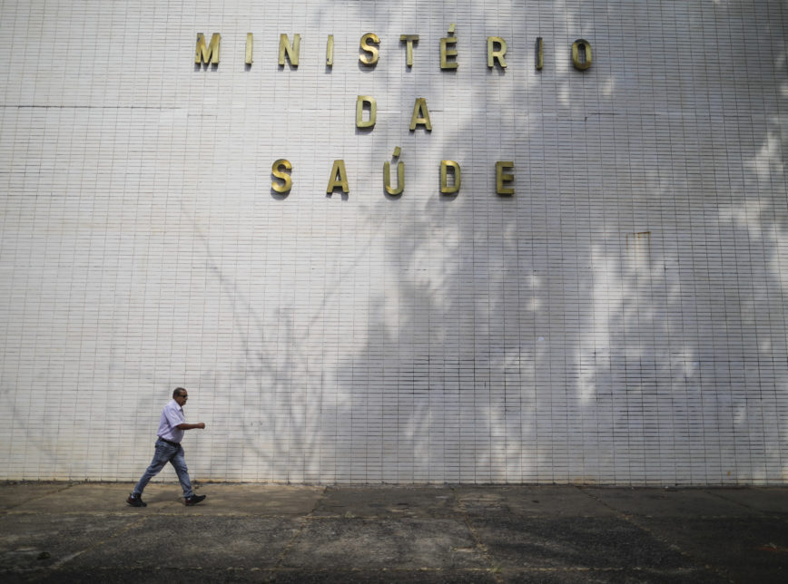 Presença do vírus da Covid-19  em mais de 100  escolas do Rio (RJ) , leva sindicato pedir imediata suspensão de atividades 