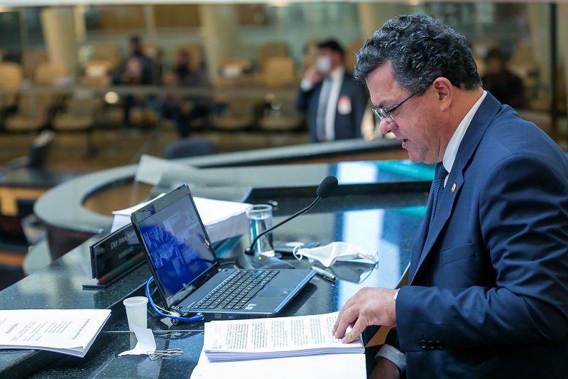 CPI DOS RESPIRADORES APONTA RESPONSABILIDADE DO GOVERNADOR  DE SC  E MAIS 13 ENVOLVIDOS