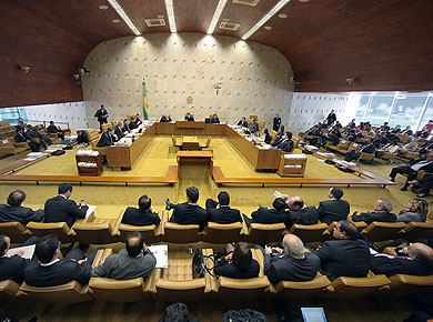 Natal gordo para máfia no Brasil: STF em favor de \" Fichas sujas \" e pela soltura de doleiro preso pela terceira vez. Aí é demais !