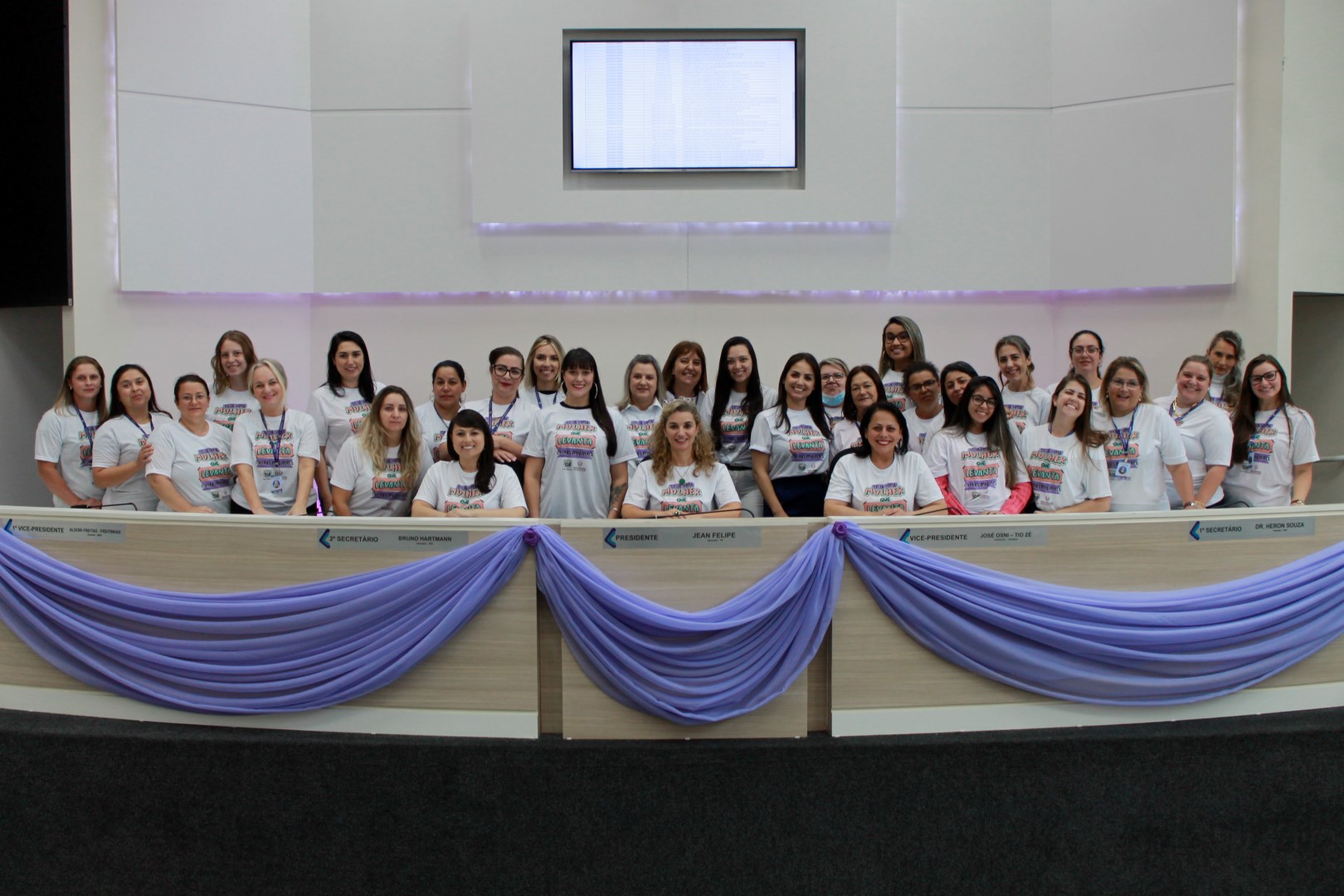 Servidoras do Legislativo em Lages (SC), participam de aula de defesa pessoal