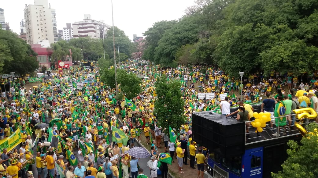 Coronavírus Coid-19 : Brasil com mais de 200 casos . Passa de 2.500 suspeitos do Covid-19. São Paulo teve 79 casos num dia e Bolsonaro ignora aglomerações e vai à protestos