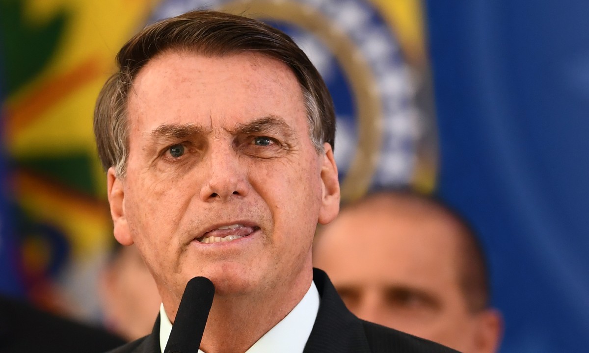Presidente Jair Bolsonaro testa positivo para Covid-19 e segue em isolamento social
