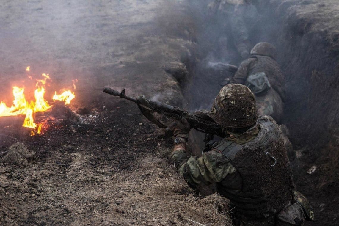 TROPAS RUSSAS INVADIRAM TERRITÓRIOS DE DONETSK E LUHANSK NA UCRÂNIA, REGIÃO CONHECIDA COMO DONBASS. HÁ CENTENAS DE MORTOS E MILHARES DE FERIDOS NOS COMBATES.
