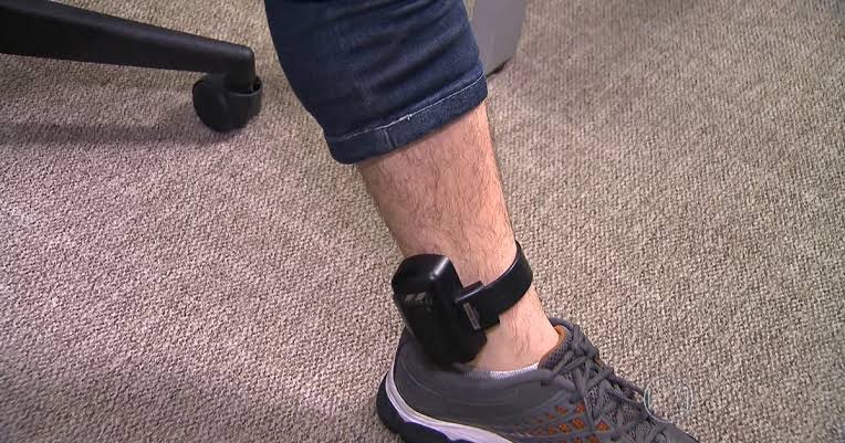 Mendes  (STF), suspende uso de tornozeleira ao mafioso Guido Mantega. PF finaliza inquérito contra Rodrigo Maia (DEM) e Fachin quer plenário votando anulação de sentença. Veja: