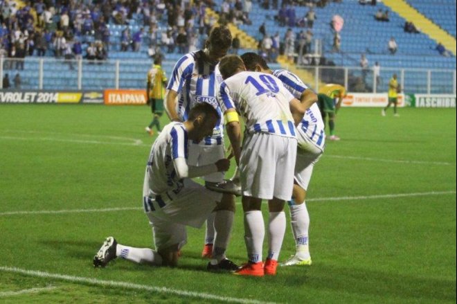  Avaí garante mais um passo à Série A