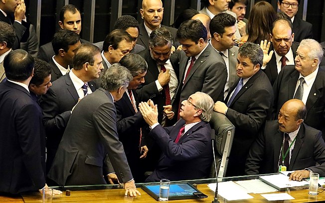Câmara Federal e  Senado incendeiam no bate boca político