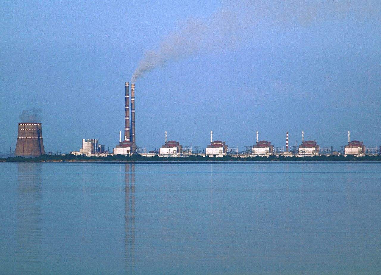 USINA  NUCLEAR DE ZAPHORIZHIA SOB FOGO INTENSO E PODE EXPLODIR