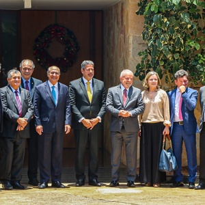 ELEITO  LULA  (PT), JÁ CERCADO POR VÁRIOS MAFIOSOS, CORRUPTOS