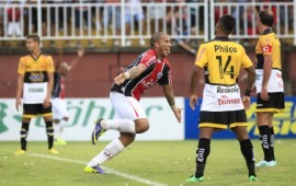 Joinville vence e garante vaga à final