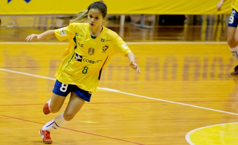 Amandinha da equipe Leoas da Serra eleita novamente a melhor jogadora de Futsal Feminino do mundo