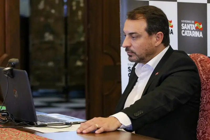 Governador de Santa Catarina Carlos Moisés (PSL), deixará cargo temporariamente; mas corre risco de cassação