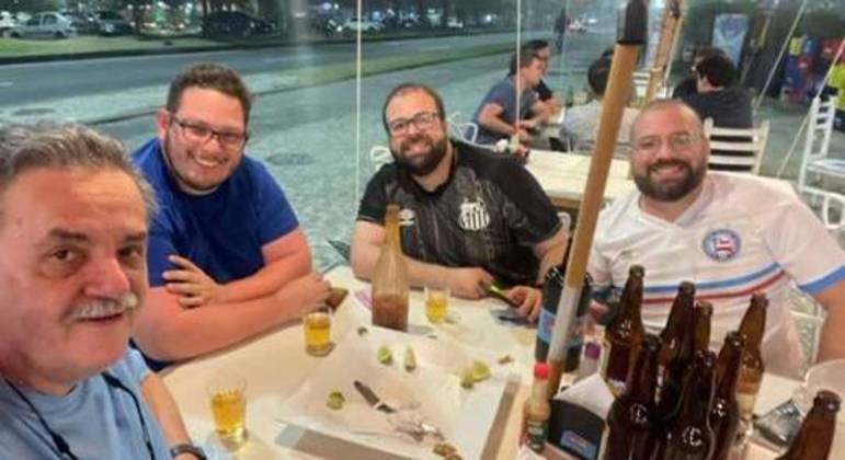 TRÊS MÉDICOS SÃO ASSASSINADOS EM QUIOSQUE NO RIO DE JANEIRO (RJ)