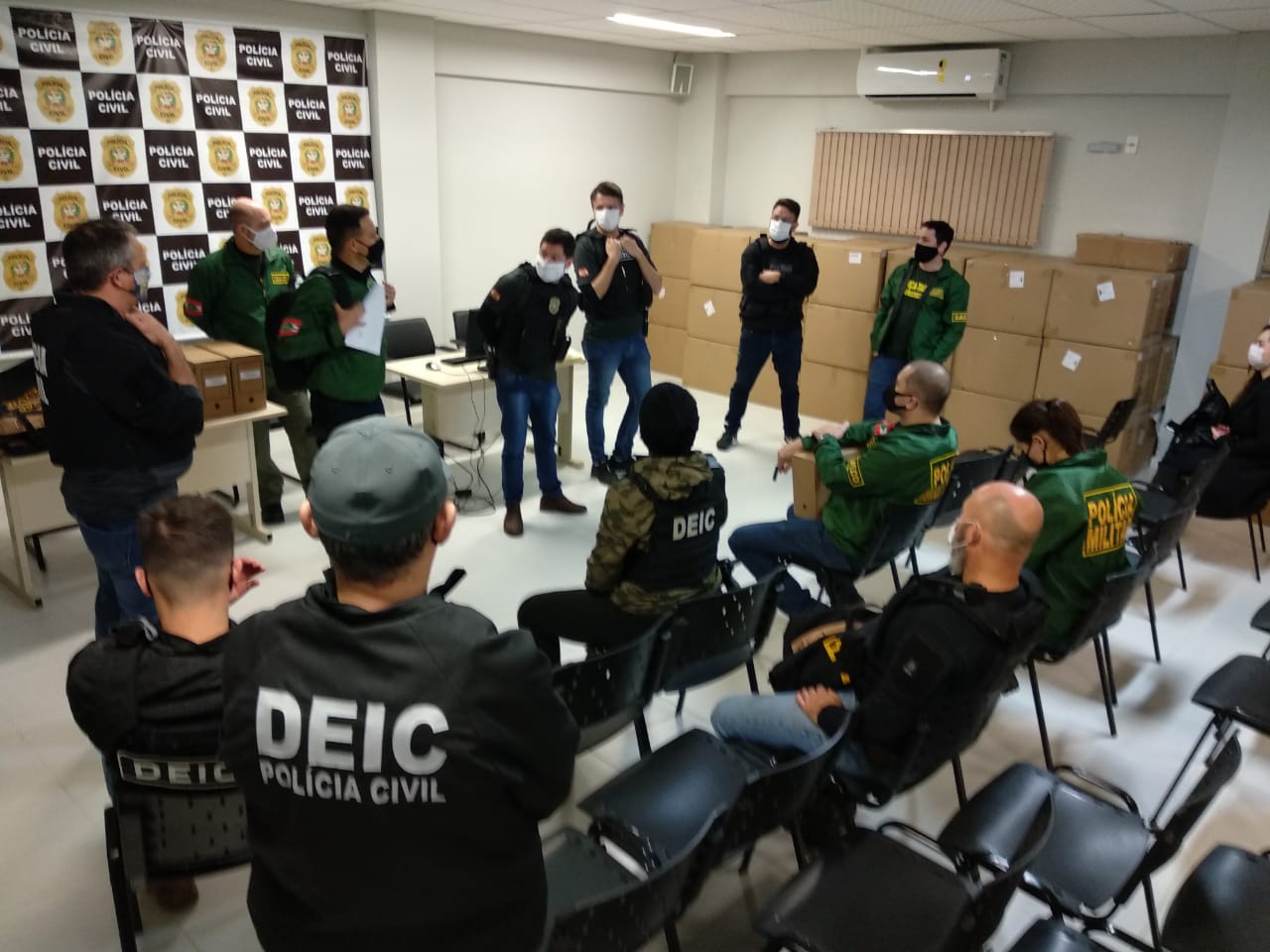 Caso dos respiradores pulmonares em SC leva duas pessoas à prisão. Polícia está atrás de outros quatro mafiosos envolvidos nas fraudes