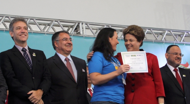 Ex-agricultora, aluna do SENAI/SC, brilha em evento com a presidente Dilma