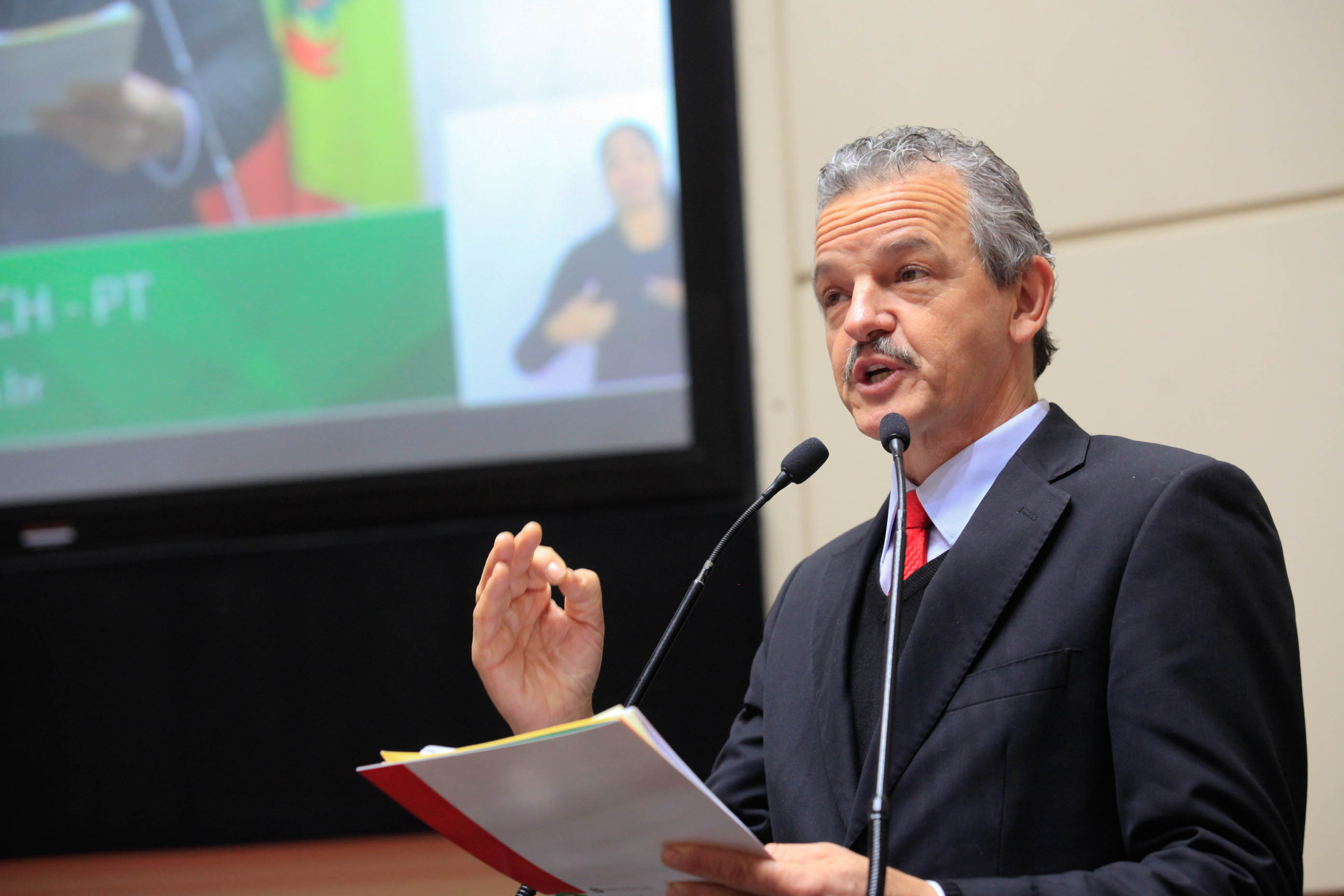 Governo de SC - dá um chapéu  , diz Dirceu Dresch (PT)