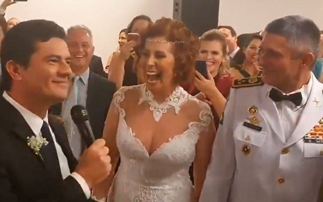 Crise fragiliza governo Bolsonaro com saída de Moro que disse : \" Não estou à venda \", para deputada Zambelli (PSL/SP), que ofereceu apoio à Moro ir para STF