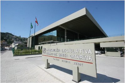 Assembleia Legislativa de SC quer criar mais cargos e mamatas salarias