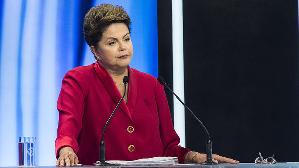 Dilma tensa em debate na Record
