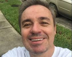 Galvão Bueno passa mal e foi internado em Lima (Peru). Gugu Liberato caiu de telhado em Orlando (EUA) e também foi internado