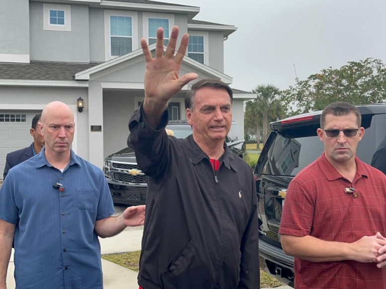 PRESSÃO POLÍTICA NOS EUA PARA EXPULSÃO DE BOLSONARO