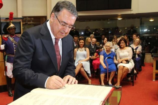 Colombo (PSD) reassume para o segundo mandato