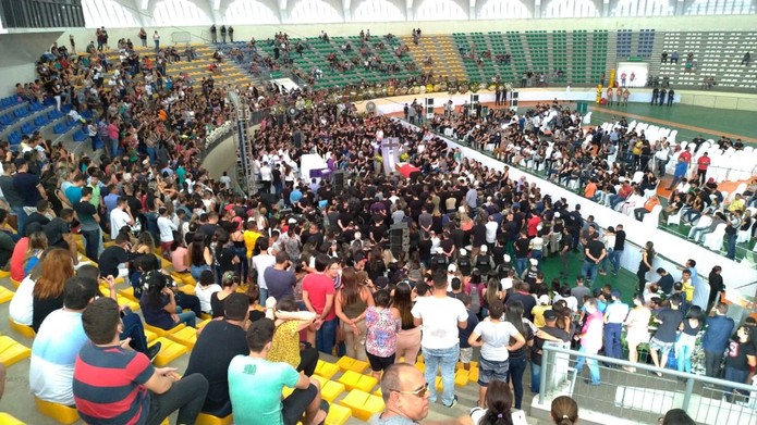 Corpo de Gabriel Diniz é enterrado após cortejo. Multidão acompanhou despedida em João Pessoa (PB)