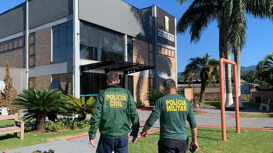 \"MENSAGEIRO\" - REDE DA MÁFIA EM SC PODE IR ALÉM DO LIXO