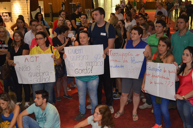 CRISE NO MAGISTÉRIO EM SANTA CATARINA