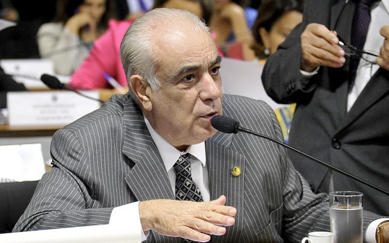 Presidente do PR, o mafioso  Antonio Carlos Rodrigues está foragido da PF