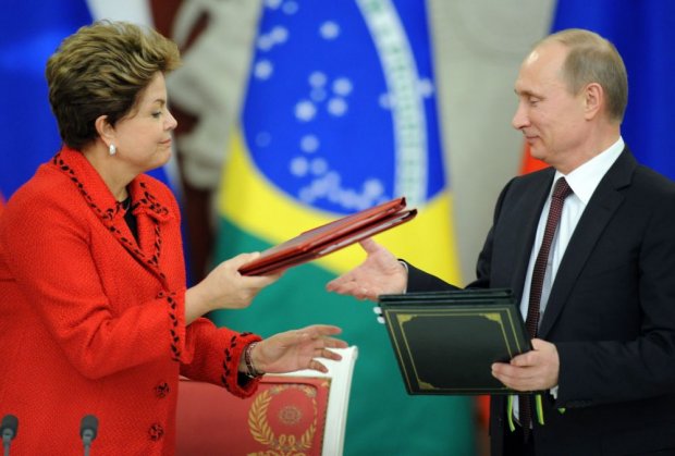 PUTIN  E SEUS ASSECLAS NO BRASIL