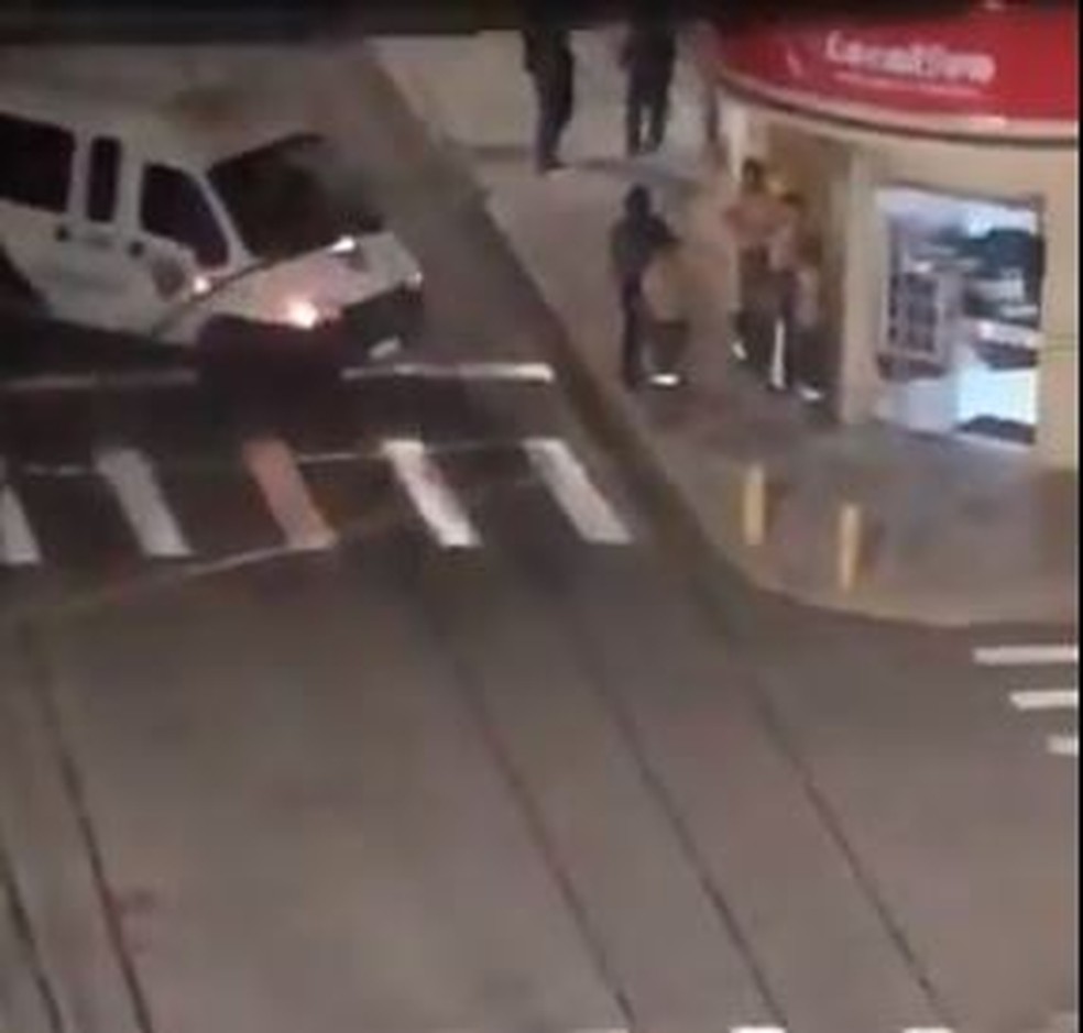 Quadrilha provoca terror em assalto a banco em Criciúma (SC)