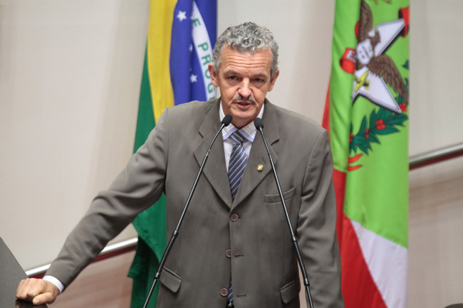 Modelo de Reforma Política recebe duras críticas em SC