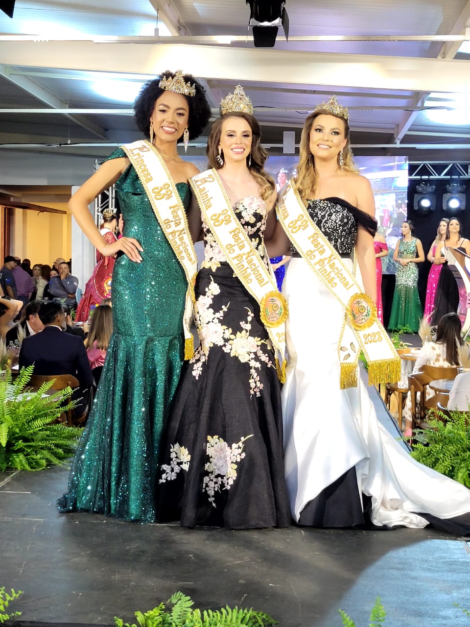 ELEITAS RAINHA E PRINCESAS DA FESTA NACIONAL DO PINHÃO 2023